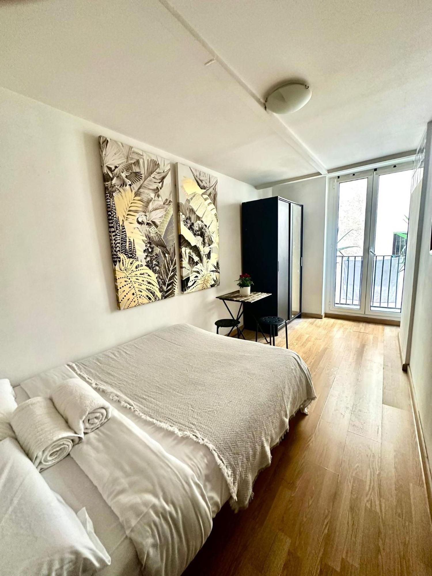 Private Rooms In City Center Barcelona Exterior photo